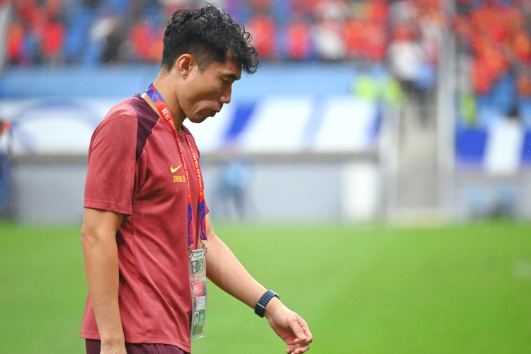 滬媒：單后腰讓國足防守承受更大壓力，若鄭智沒退役或能勝任